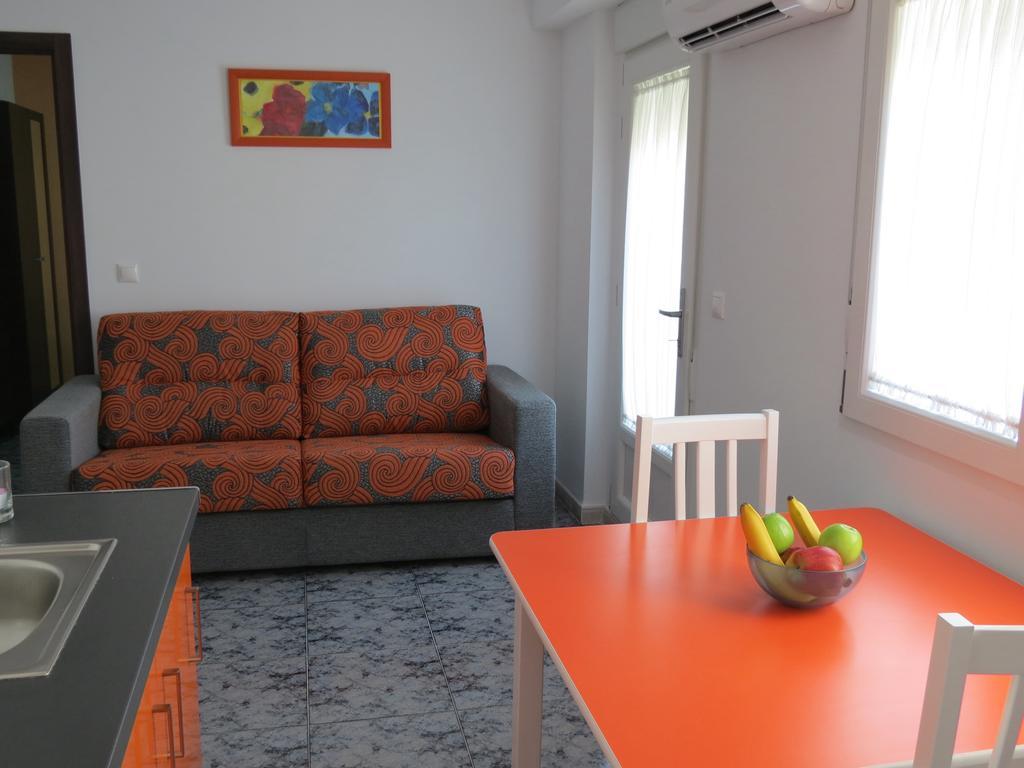 Apartamentos Turisticos Ca Ramon Beniarrés Oda fotoğraf